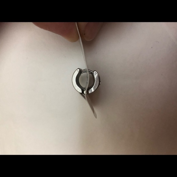 Fashion Pierced Ear Hugger Hoops Stain less Steel NWT - Picture 4 of 4